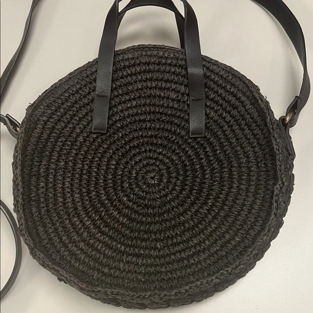 H&M Black Circular Crossbody Bag / with handles